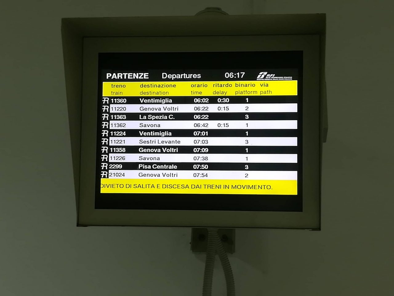 Treni, ritardi già dalle prime luci del mattino