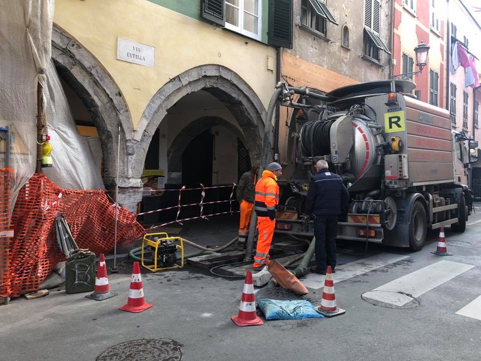 Prosegue la pulizia dei canali di deflusso