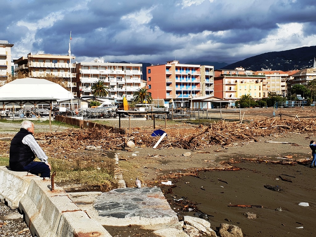 Danni agli stabilimenti balneari e indennizzi: per le associazioni dei consumatori serve cambiare paradigma