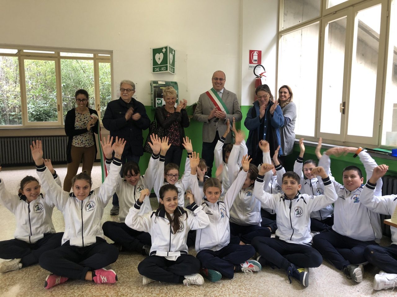 Taglio del nastro per il defibrillatore Dae all’Ilaria Alpi
