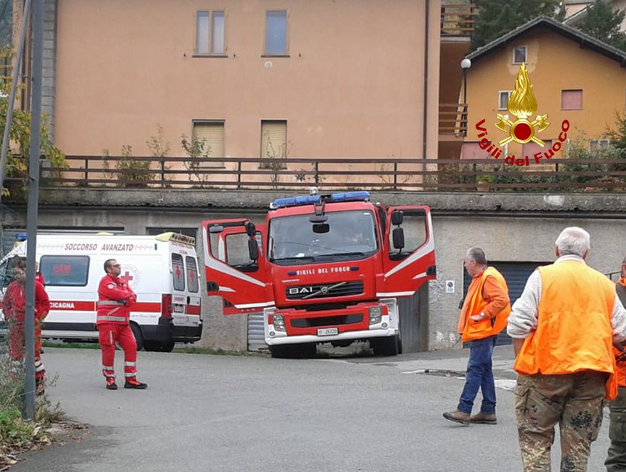 Cacciatore cade lungo la scarpata, il soccorso dei Vigili del fuoco