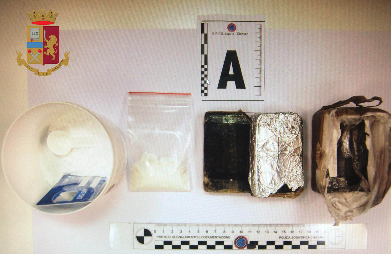 Spaccio di coca vicino al cimitero, due arresti e tre denunce