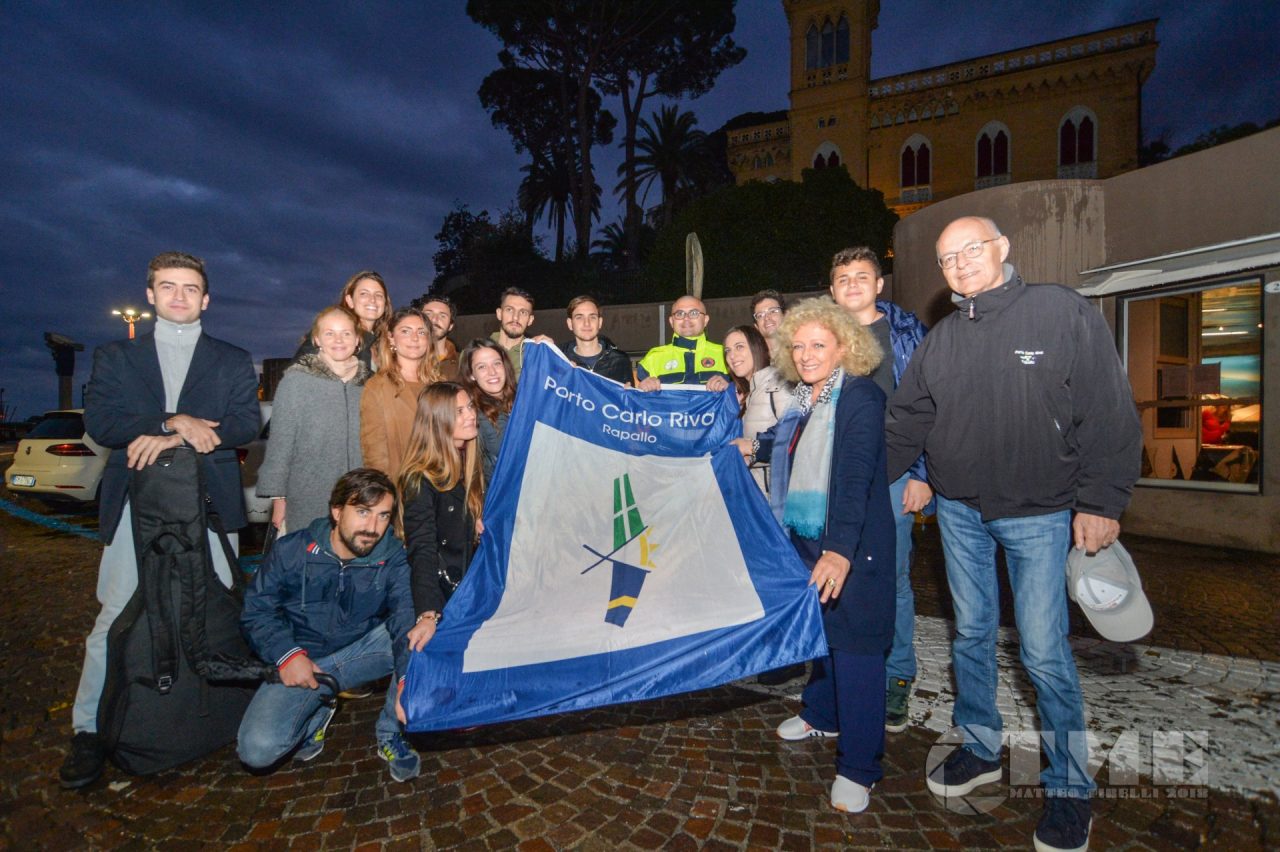 La bandiera naufragata torna intatta al Carlo Riva