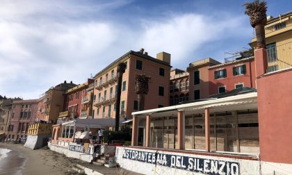 Anche l'Hotel Miramare a Sestri distrutto dalle onde