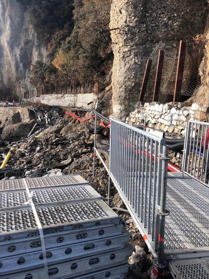 Portofino, inizia la posa della passerella pedonale