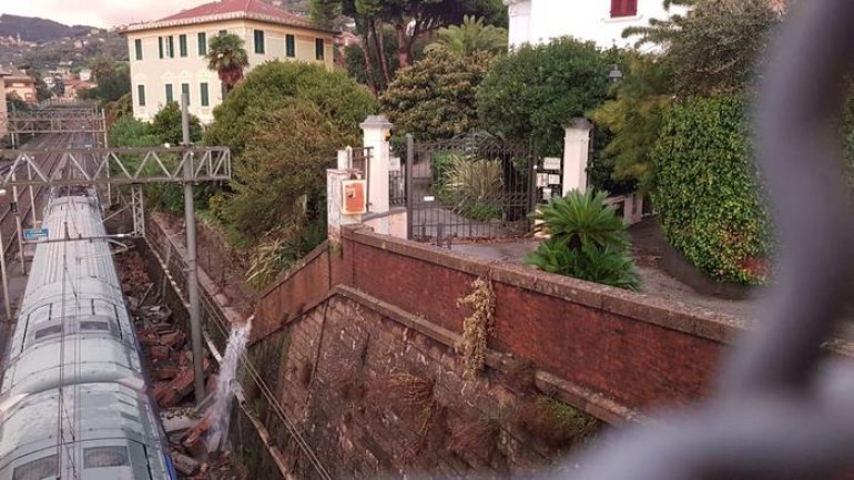 Treno deragliato a Santa Margherita, ripristinata solo in parte la circolazione