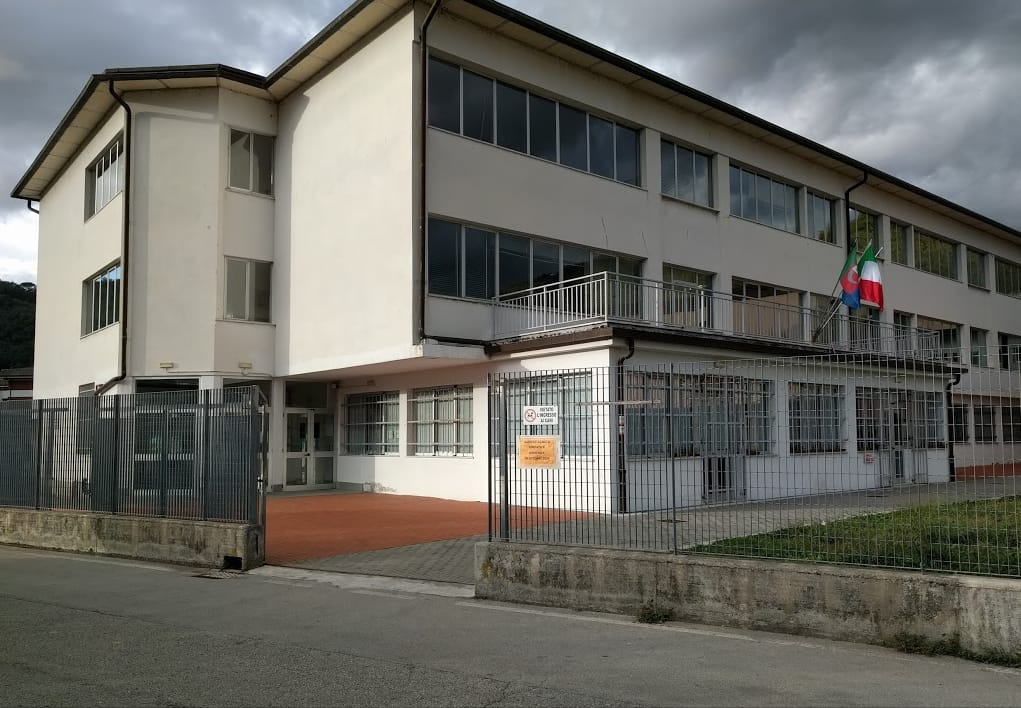Riapre la scuola a Carasco