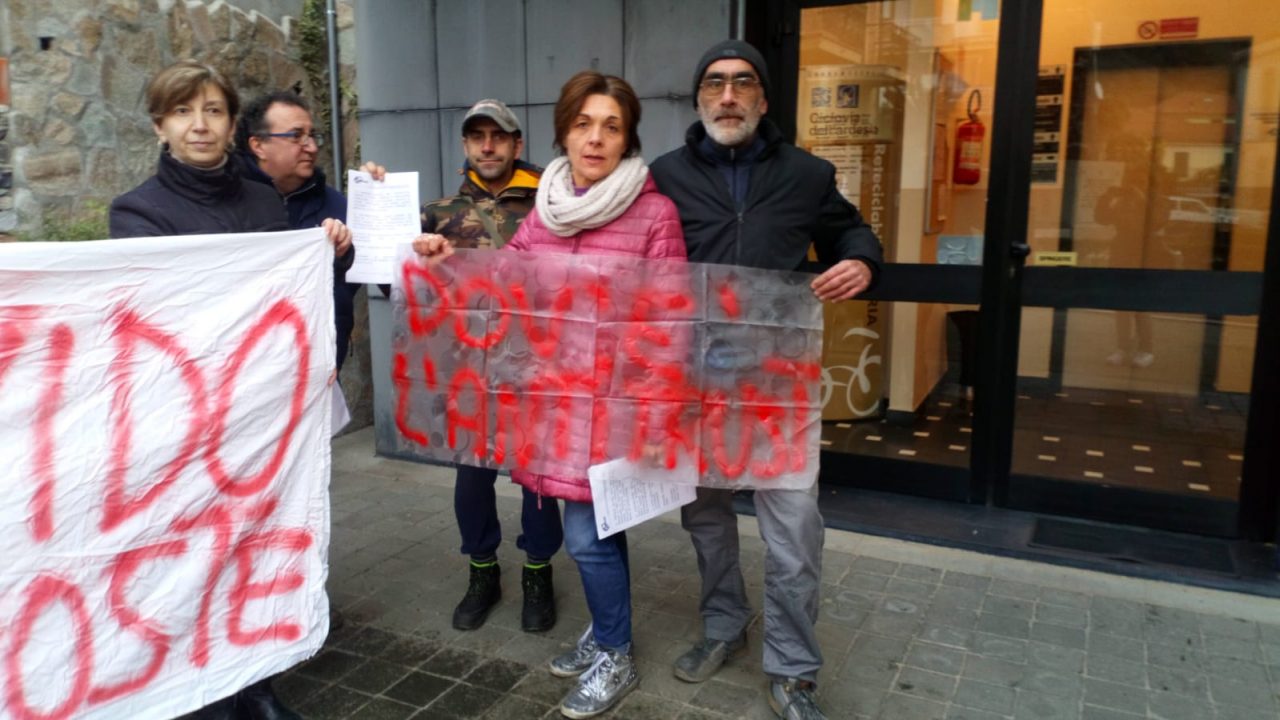 Rovido Saea, volantinaggio di protesta davanti al Comune di Carasco