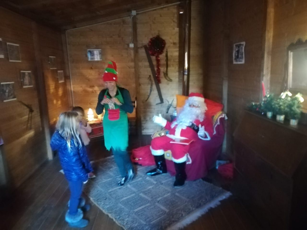 Ad Avegno il cattivo tempo saluta Babbo Natale