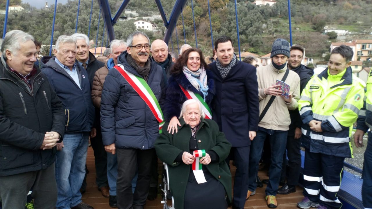 Carasco, inaugurata la passerella pedonale