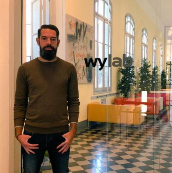 Il corniciaio chiavarese Roberto Risso scelto da Whatsapp come testimonial