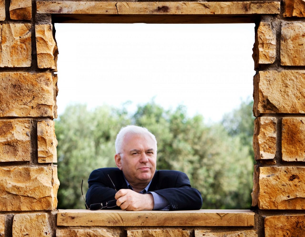 A Natale chiesa chiusa contro il decreto Salvini: a Genova un nuovo don Gallo o un blogger in tonaca?