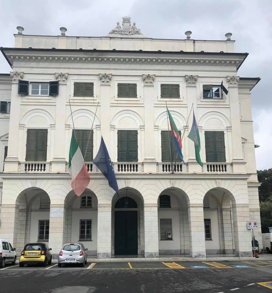 Bandiere a mezz’asta a Palazzo Bianco per il Giorno del Ricordo