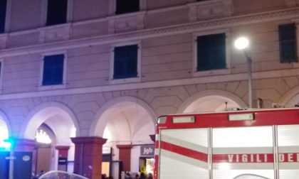 Si barrica in casa e minaccia di uccidersi, salvato dai pompieri