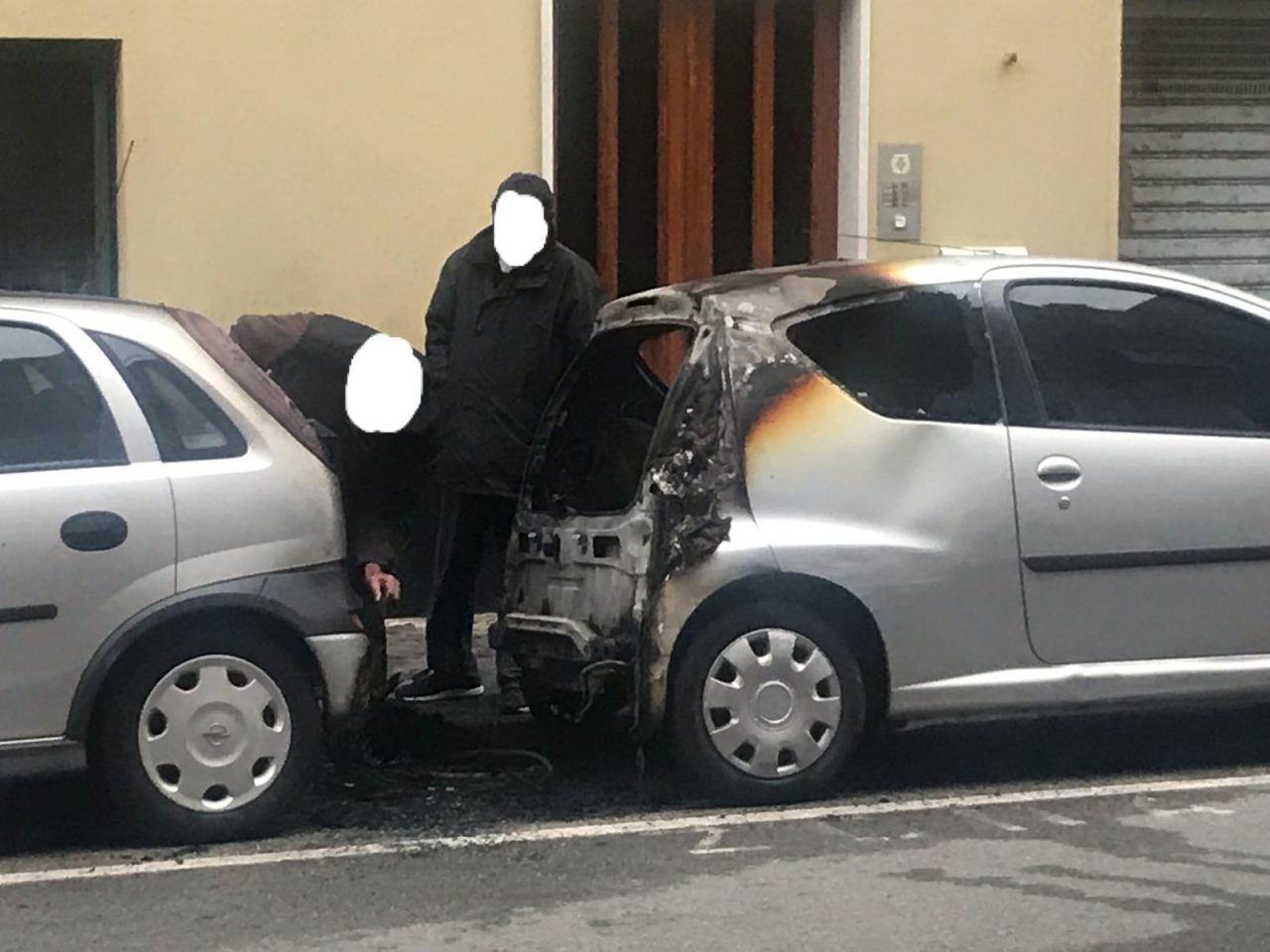 Auto a fuoco a Lavagna, sospetto dolo