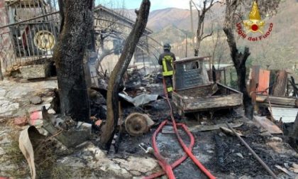 Incendio in un ricovero con attrezzi agricoli