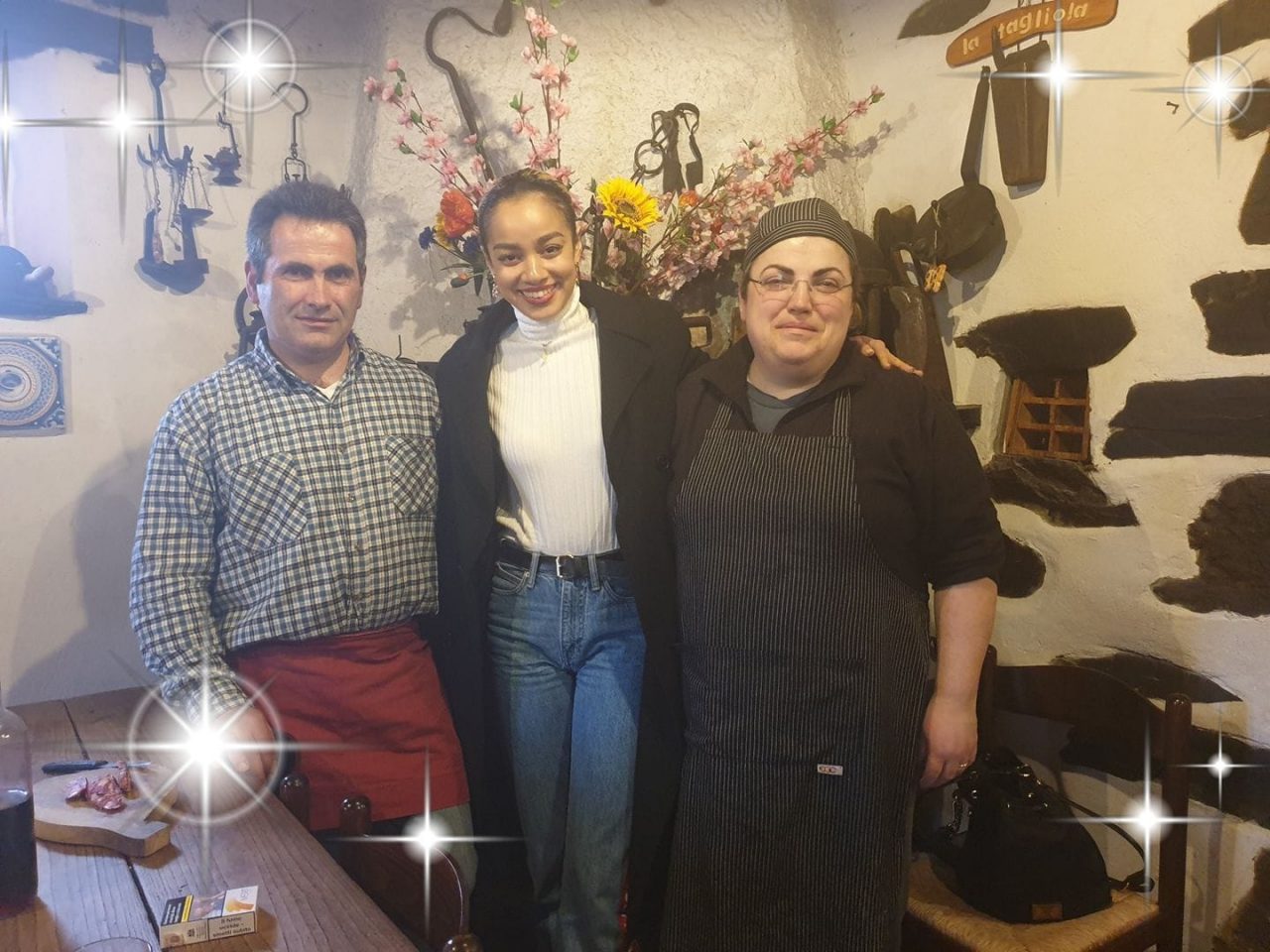 Una velina di Striscia la notizia a cena da La Tagliola a Carpenissone
