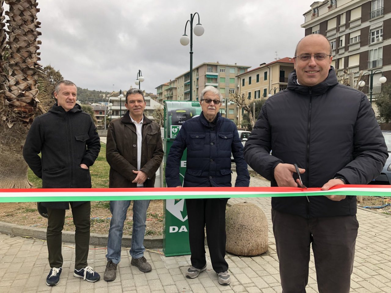 Chiavari: inaugurato un nuovo defibrillatore in via dei Velieri