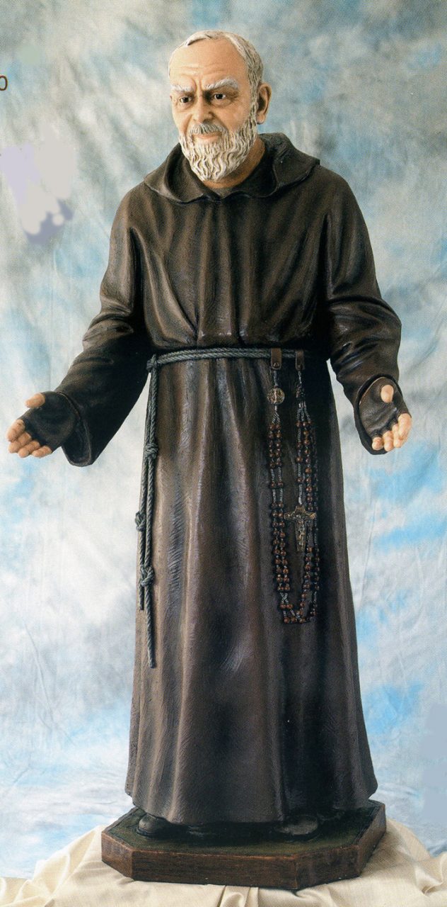 Una statua di Padre Pio a Santa Margherita Ligure donata dal fotografo Fontana