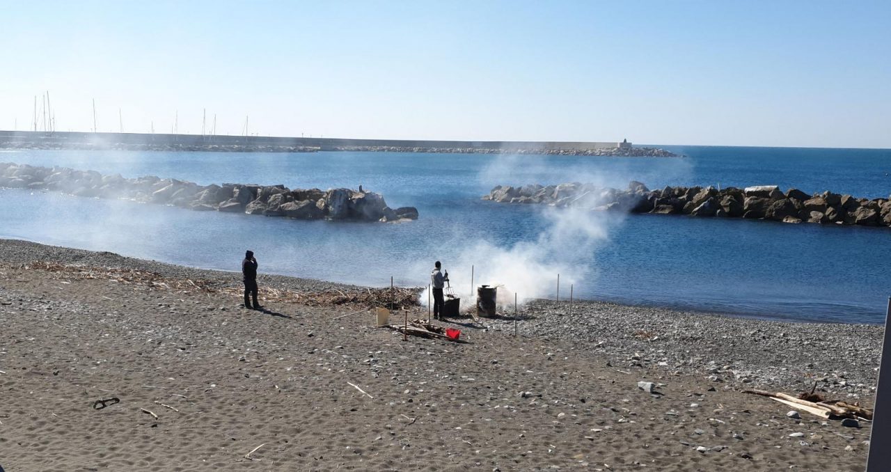 Chiavari: si può bruciare il materiale ligneo sulle spiagge