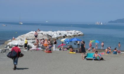 Pulizia spiagge a Sestri, Conti: "Con Mediaterraneo più costi"