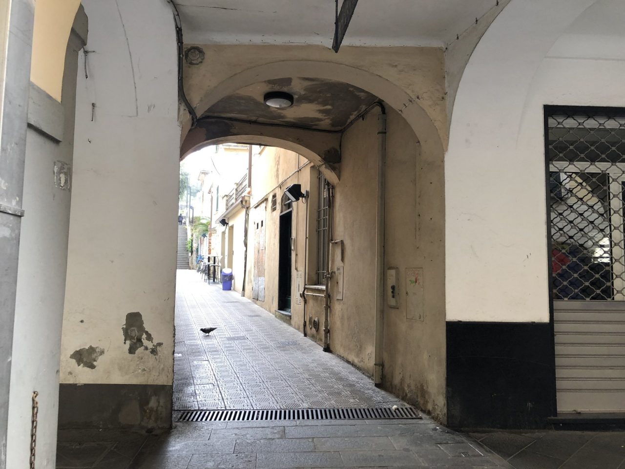 Nuovi interventi a Chiavari per la sicurezza delle condotte idriche sotterranee: occlusione in vico Malpertuso