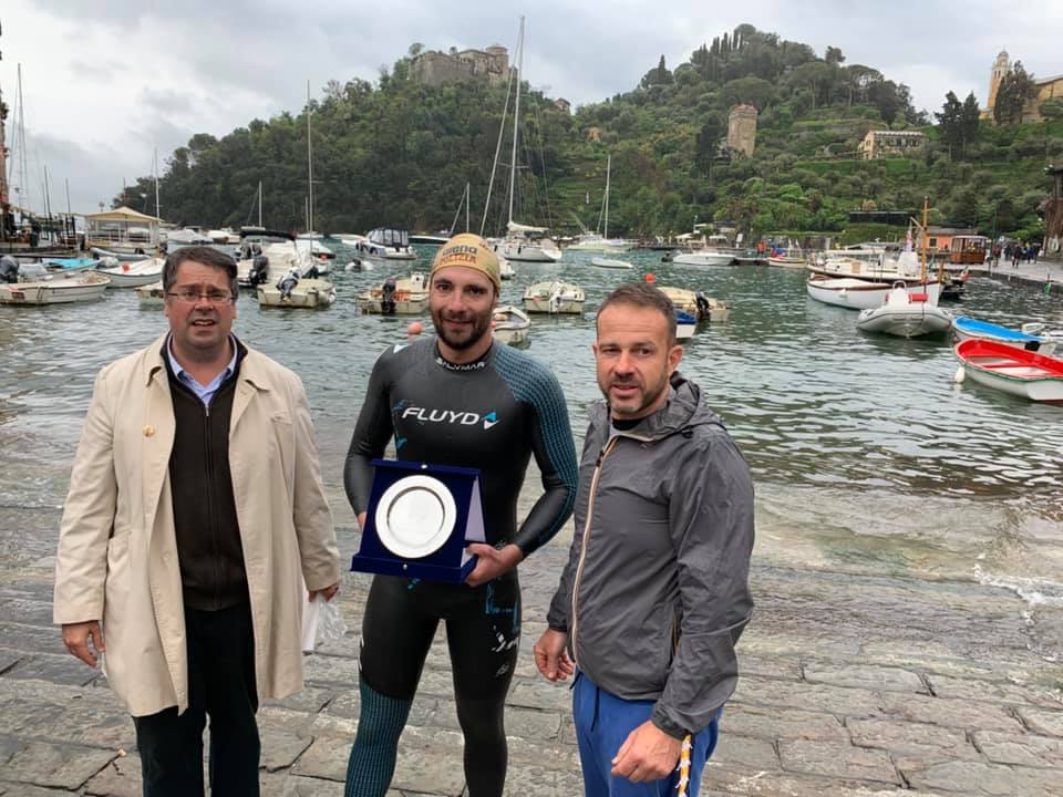 Record di Edoardo Stochino nella traversata Sestri Levante-Portofino