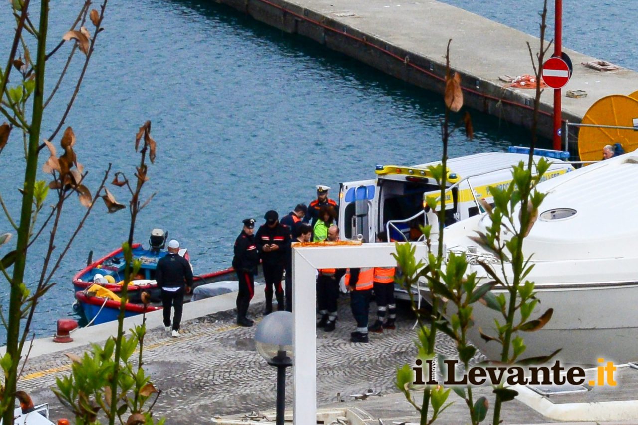 Sgomento al porto Carlo Riva per il decesso di un operaio
