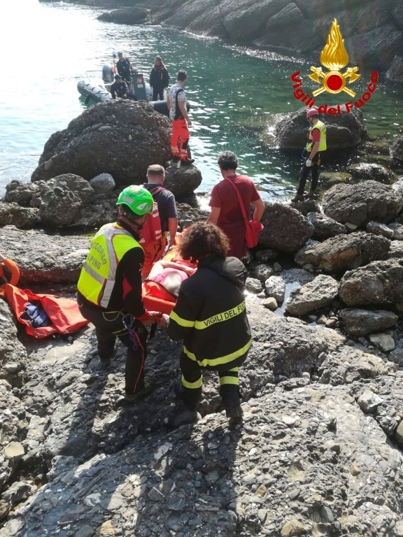 Distorsione alla caviglia, resta bloccata sul Monte di Portofino