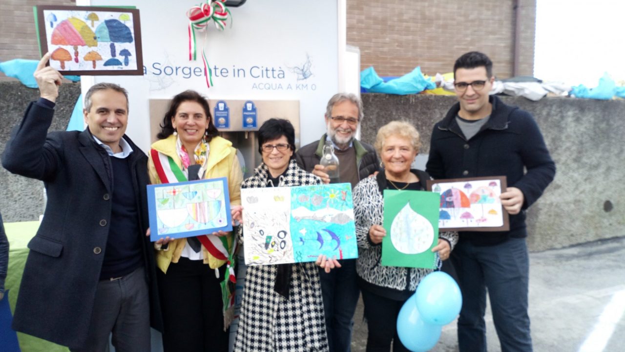 Taglio del nastro per la Casetta dell’acqua