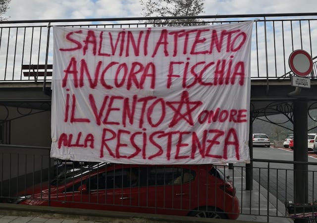 Striscione contro Salvini a Uscio, rintracciato l’autore