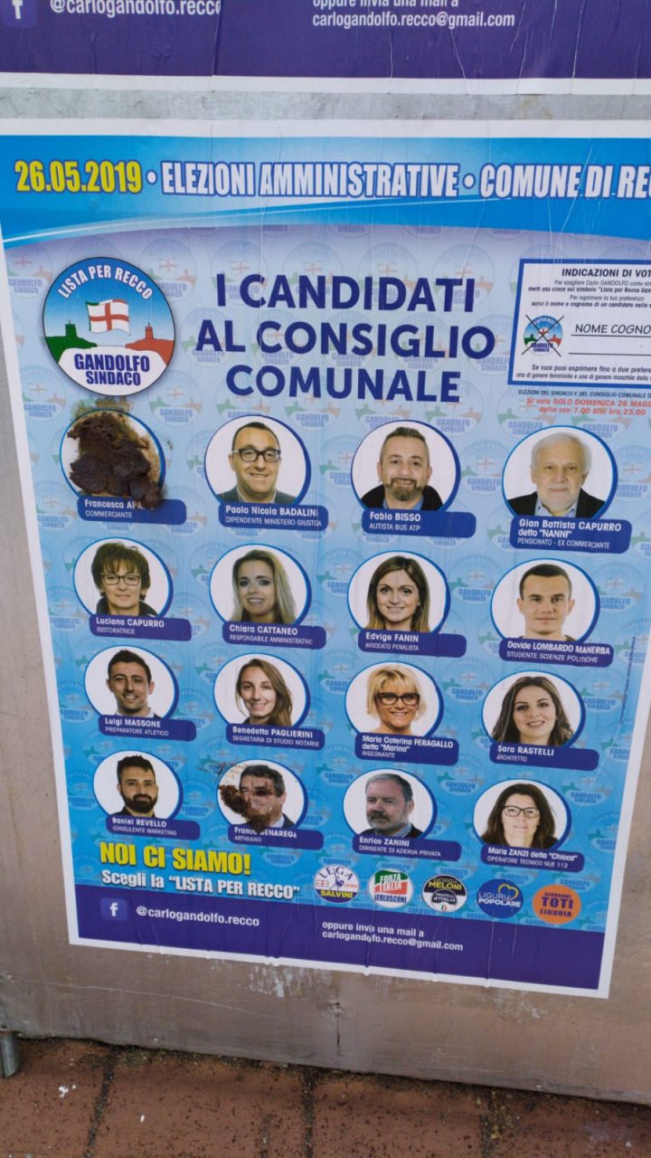 Imbrattato con escrementi manifesto elettorale di Carlo Gandolfo