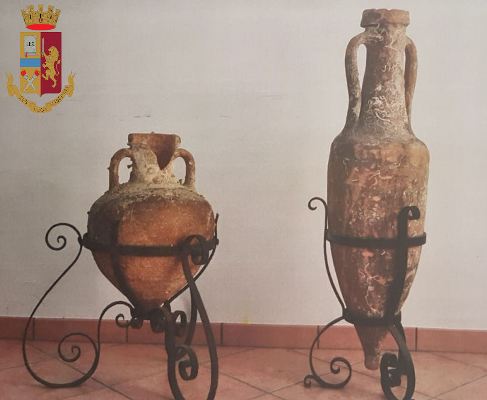 Tenta di vendere anfore antiche online, denunciato giovane rapallese