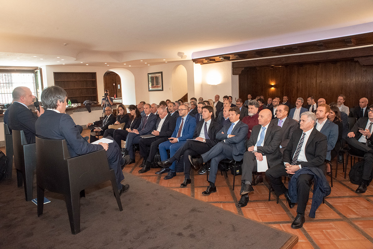 Centri commerciali chiusi la domenica: gli operatori dicono “no” VIDEO