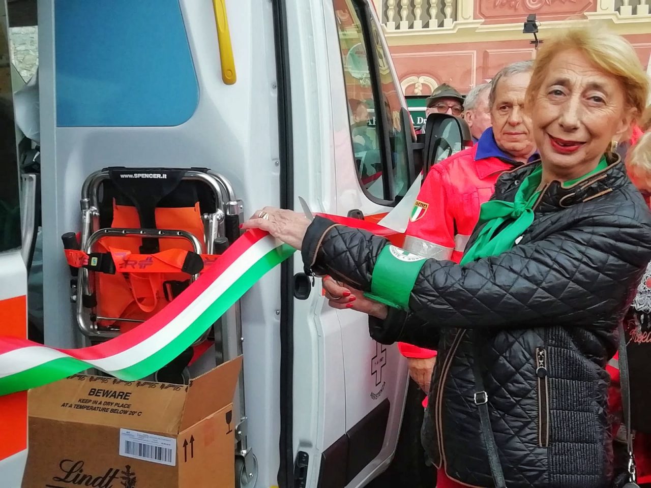 Castiglione Chiavarese, gli abitanti si mobilitano e acquistano una nuova ambulanza per la Croce Verde