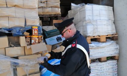 Tonnellate di generi alimentari scaduti, denunce a Lavagna