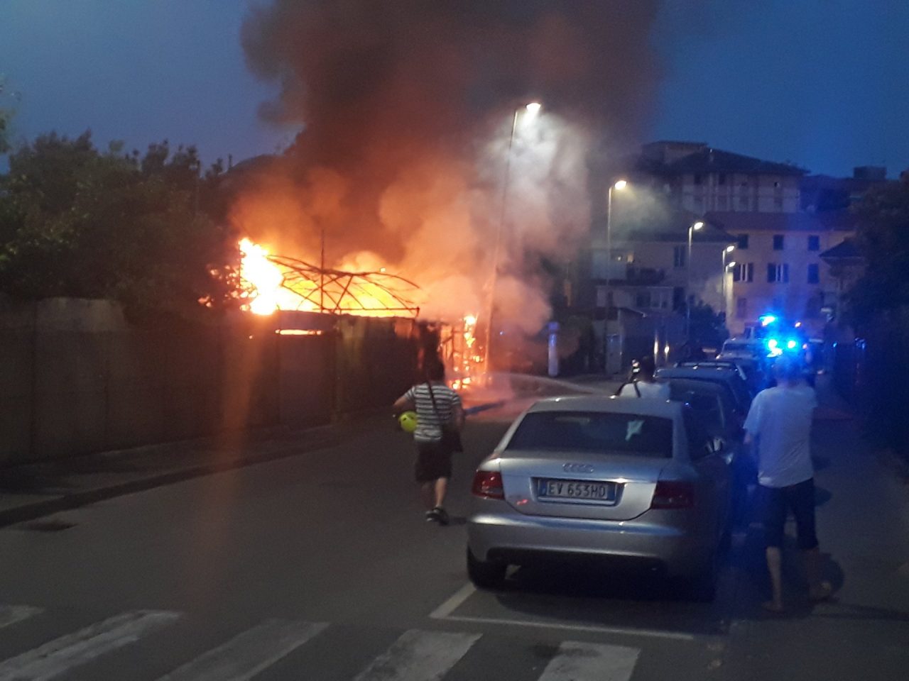 Incendio a Chiavari causato da bombole di gas