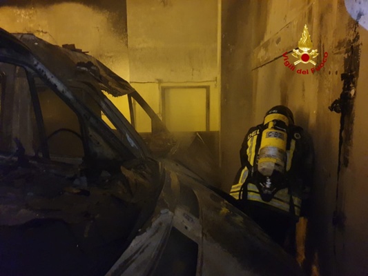 Ambulanza va a fuoco al San Martino