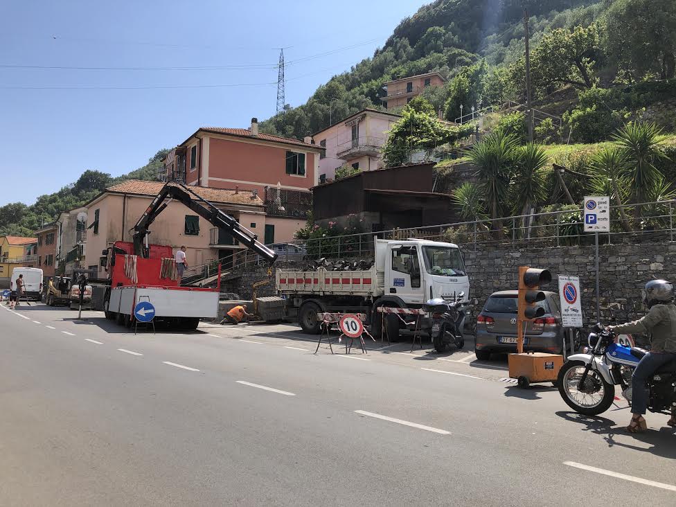 Iniziati i lavori per i marciapiedi di Caperana