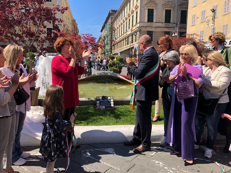 Chiavari dedica alla poetessa Elena Bono la fontana di piazza Matteotti