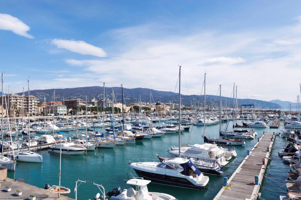 Chiavari: a Calata Ovest parte la raccolta differenziata “barca a barca”