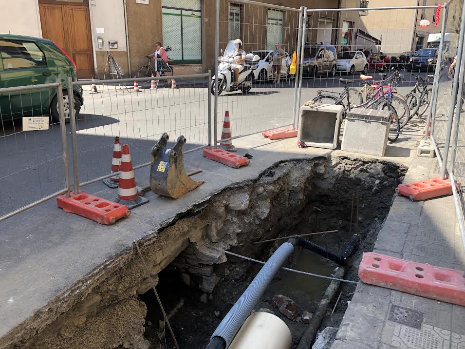 Regimazione acque di via Entella e lavori di spostamento delle tubature: lunedì rubinetti a secco a Chiavari