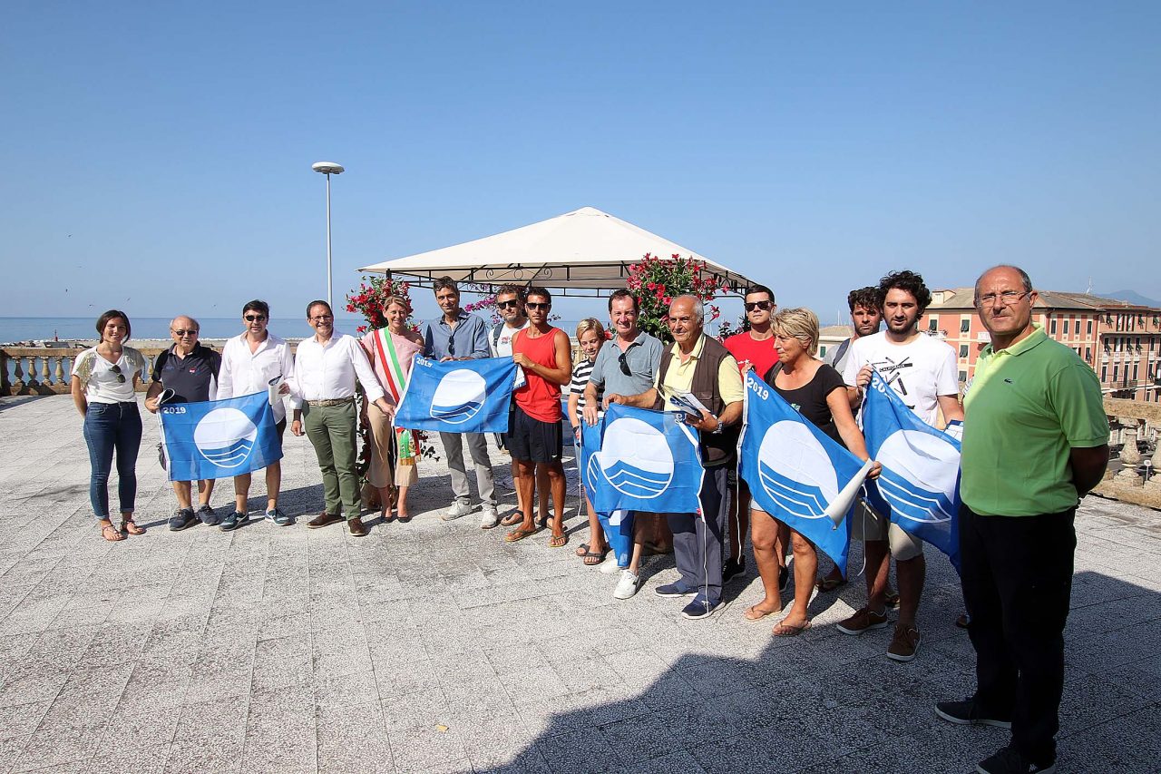 Consegnate oggi a Lavagna le Bandiere Blu