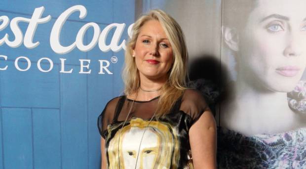 Larissa Watson, dalla parrucchiera senza pagare il conto