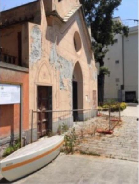La cappelletta a Cavi in stato di abbandono