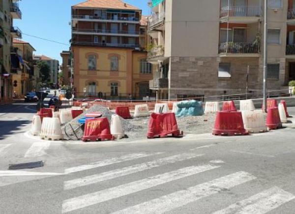 La rotatoria di via Prandina è legale? E’ in… pendenza