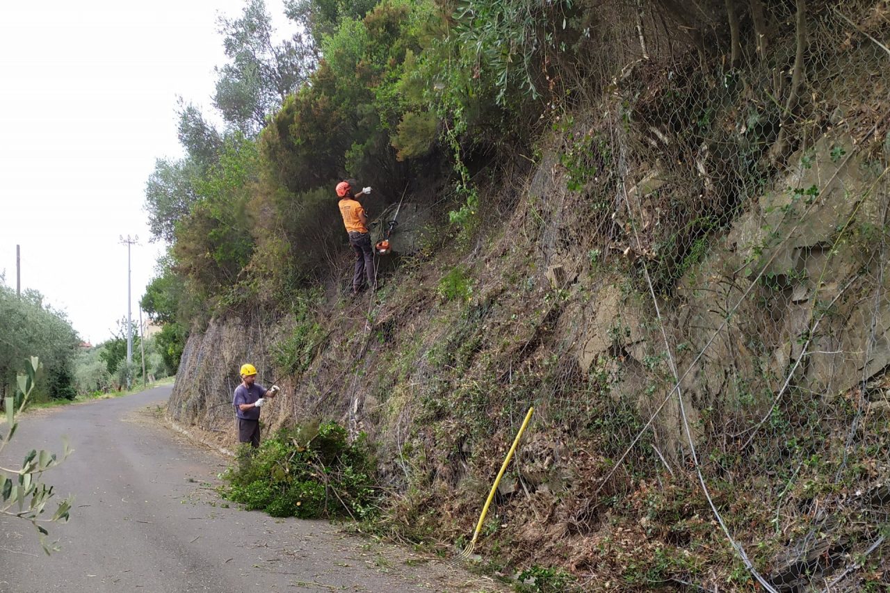 Sestri, avviati gli interventi sulla strada per Costarossa