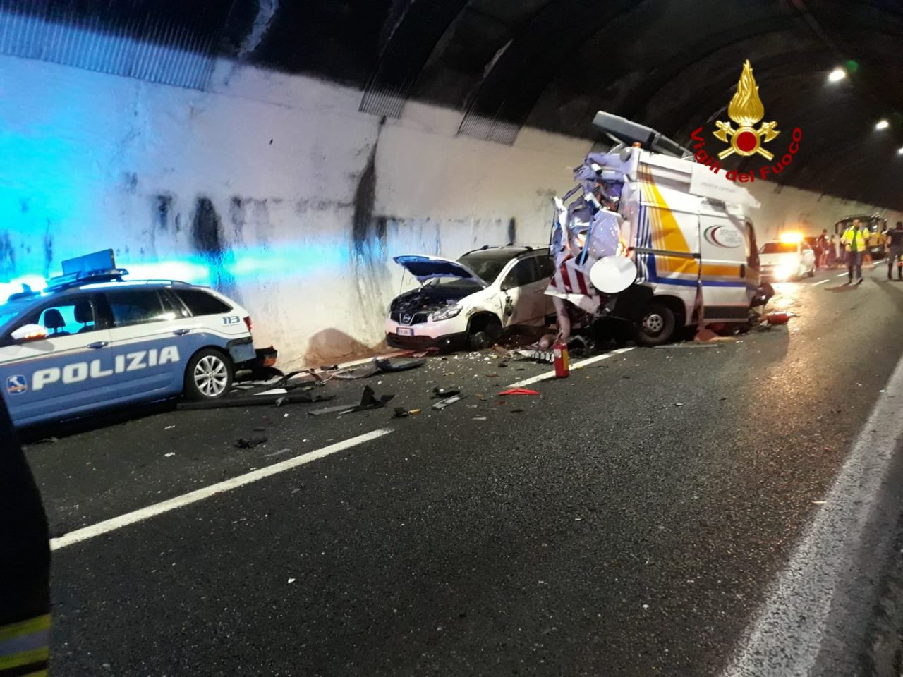Incidente in A12, le foto dell’impressionante schianto