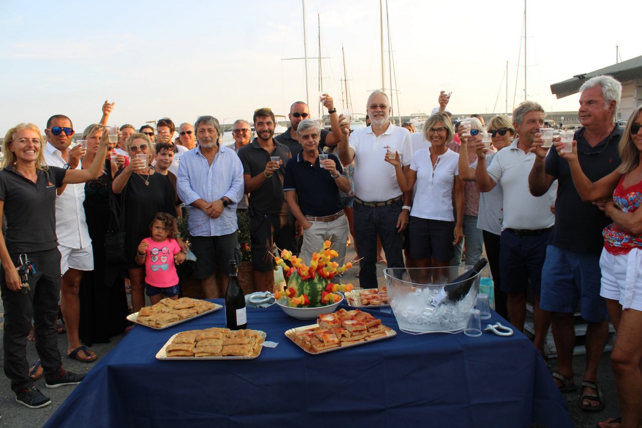 Chiavari: bicchierata di fine agosto ieri sera a Calata Ovest per salutare l’estate e fare il punto su lavori e iniziative nel porticciolo