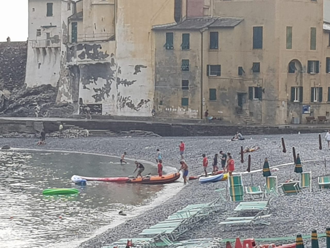 Sorpresi dal temporale, soccorsi 11 ragazzini in mare